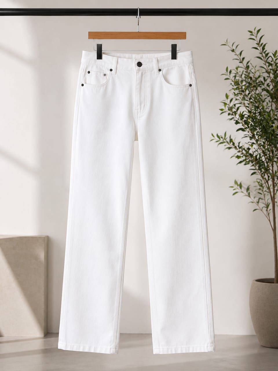 The white canvas Men's jeans